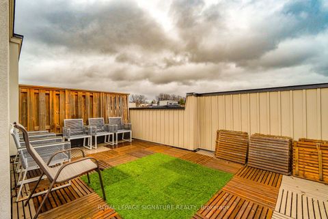 Photo 39 at 14 Queen Mary Court, East Woodbridge, Vaughan