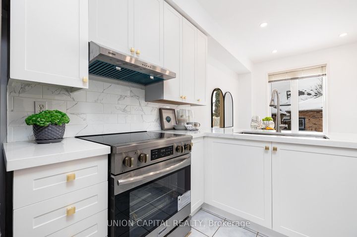 Photo 16 at 29 Queen's Plate Drive, Angus Glen, Markham