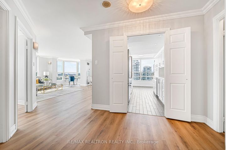 Photo 4 at 822 - 7805 Bayview Avenue, Willowbrook, Markham