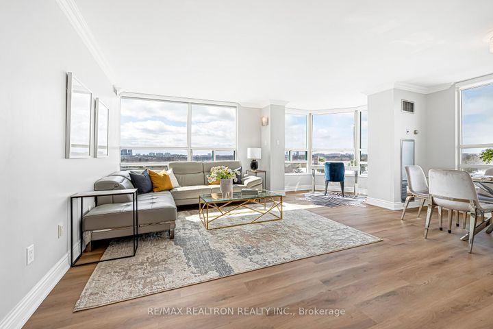 Photo 8 at 822 - 7805 Bayview Avenue, Willowbrook, Markham