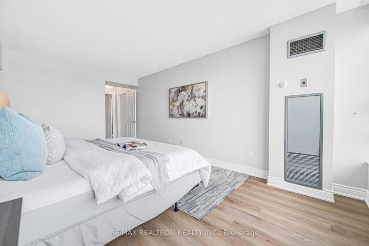 Photo 31 at 822 - 7805 Bayview Avenue, Willowbrook, Markham