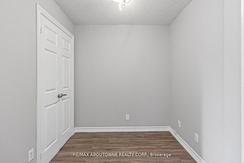 Photo 5 at 401 - 310 Burnhamthorpe Road W, City Centre, Mississauga