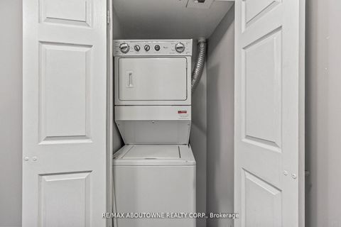 Photo 6 at 401 - 310 Burnhamthorpe Road W, City Centre, Mississauga