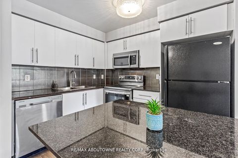 Photo 10 at 401 - 310 Burnhamthorpe Road W, City Centre, Mississauga