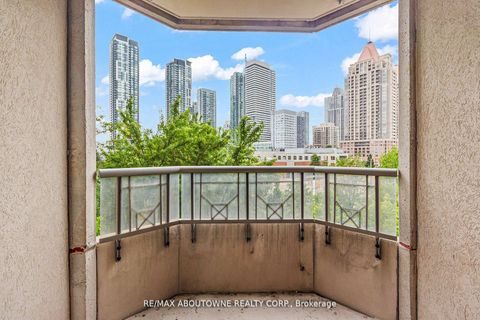 Photo 14 at 401 - 310 Burnhamthorpe Road W, City Centre, Mississauga