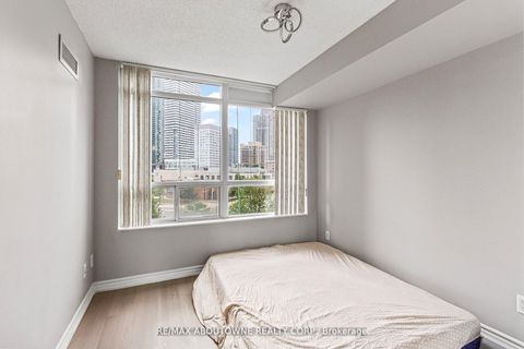 Photo 17 at 401 - 310 Burnhamthorpe Road W, City Centre, Mississauga