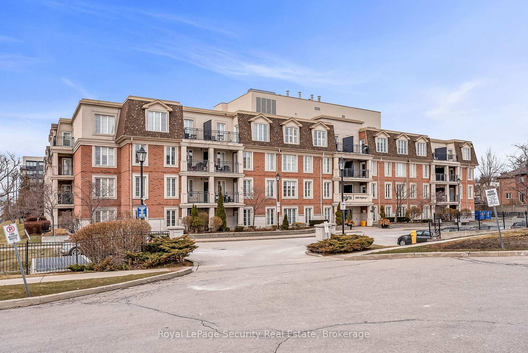 209 - 4620 Highway 7, East Woodbridge, Vaughan photo number 2