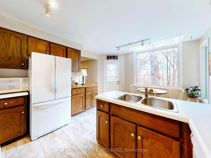 Photo 12 at 3058 Viewmount Road, WO West, Oakville