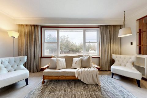 Photo 2 at 188 Maple Avenue, Harding, Richmond Hill