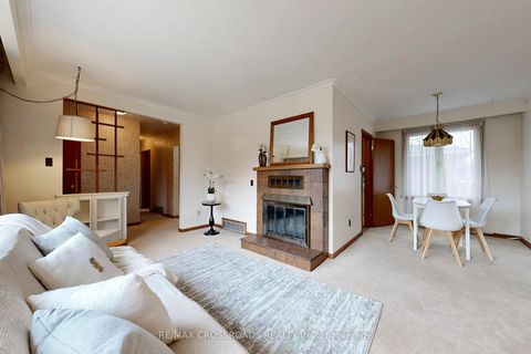 Photo 4 at 188 Maple Avenue, Harding, Richmond Hill