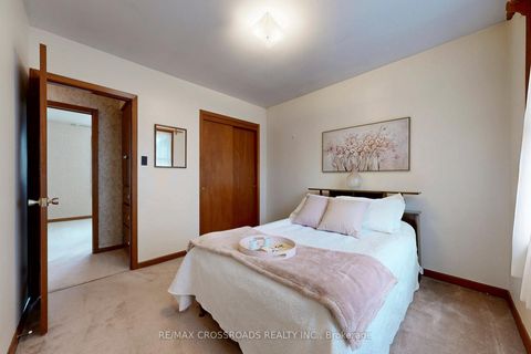 Photo 10 at 188 Maple Avenue, Harding, Richmond Hill