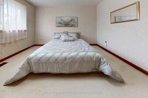 Photo 11 at 188 Maple Avenue, Harding, Richmond Hill