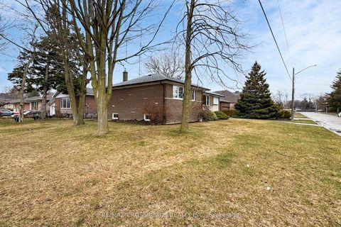 Photo 18 at 188 Maple Avenue, Harding, Richmond Hill