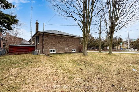 Photo 19 at 188 Maple Avenue, Harding, Richmond Hill