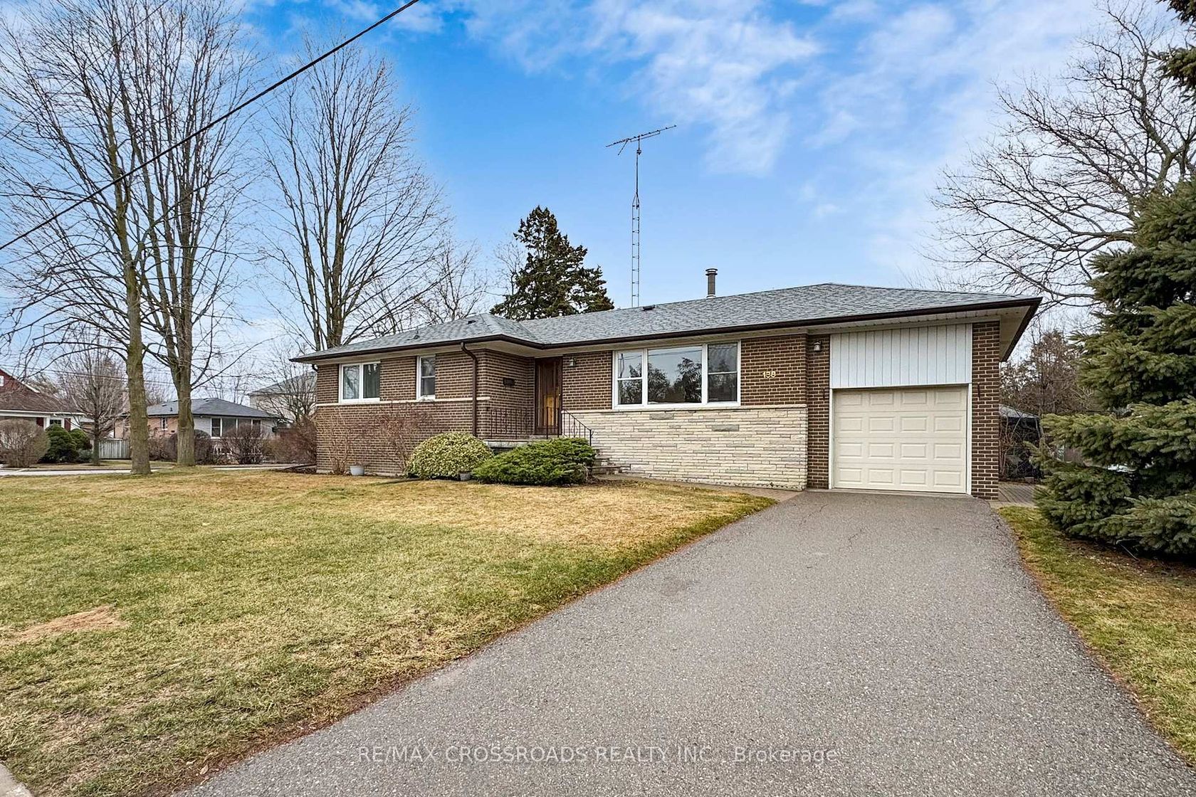 188 Maple Avenue, Harding, Richmond Hill by Loree Meneguzzi Real Estate 188 Maple Avenue, Harding, Richmond Hill