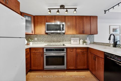 Photo 8 at 149 - 10 Merchant Lane, Dufferin Grove, Toronto