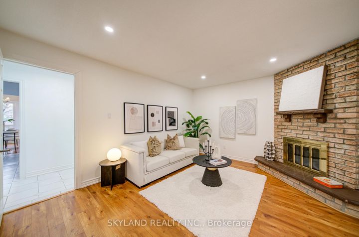 Photo 9 at 56 Upton Crescent, Milliken Mills West, Markham