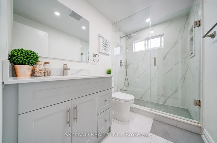 Photo 24 at 56 Upton Crescent, Milliken Mills West, Markham