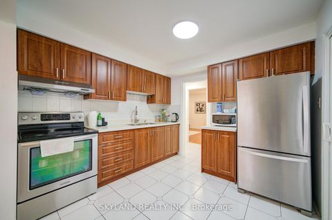 Photo 4 at 56 Upton Crescent, Milliken Mills West, Markham