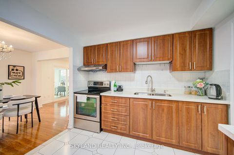 Photo 5 at 56 Upton Crescent, Milliken Mills West, Markham