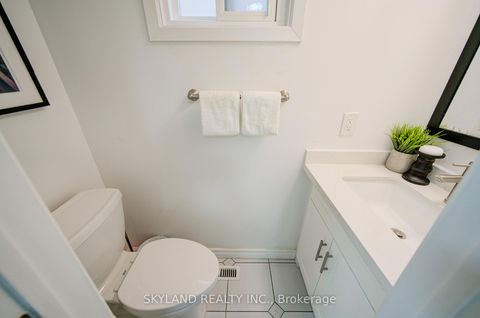 Photo 16 at 56 Upton Crescent, Milliken Mills West, Markham