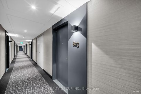 Photo 3 at 823 - 543 Richmond Street W, Waterfront Communities C1, Toronto