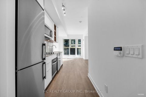 Photo 4 at 823 - 543 Richmond Street W, Waterfront Communities C1, Toronto