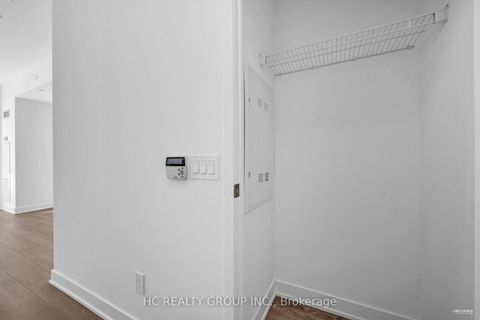 Photo 5 at 823 - 543 Richmond Street W, Waterfront Communities C1, Toronto