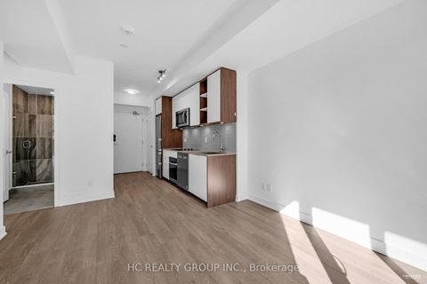 Photo 10 at 823 - 543 Richmond Street W, Waterfront Communities C1, Toronto