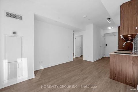 Photo 11 at 823 - 543 Richmond Street W, Waterfront Communities C1, Toronto