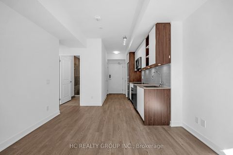 Photo 12 at 823 - 543 Richmond Street W, Waterfront Communities C1, Toronto