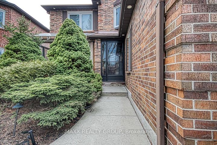 Photo 1 at 3650 Baird Court, Erin Mills, Mississauga