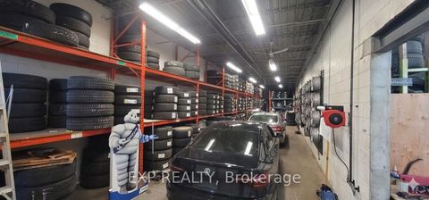 Photo 4 at 27 - 45 Brisbane Road, York University Heights, Toronto