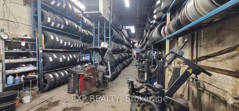 Photo 5 at 27 - 45 Brisbane Road, York University Heights, Toronto