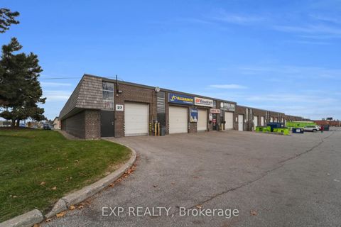 Photo 10 at 27 - 45 Brisbane Road, York University Heights, Toronto