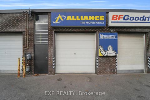 Photo 12 at 27 - 45 Brisbane Road, York University Heights, Toronto