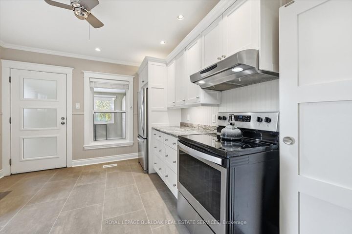 Photo 11 at 43 Belview Avenue, Crown Point, Hamilton