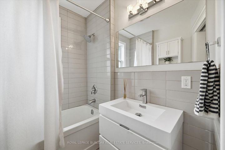 Photo 24 at 43 Belview Avenue, Crown Point, Hamilton