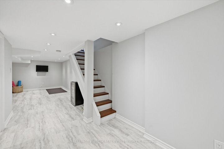 Photo 33 at 43 Belview Avenue, Crown Point, Hamilton