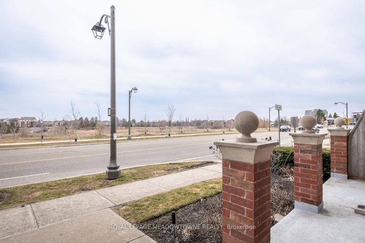 Photo 4 at 10 - 51 Hays Boulevard, RO River Oaks, Oakville