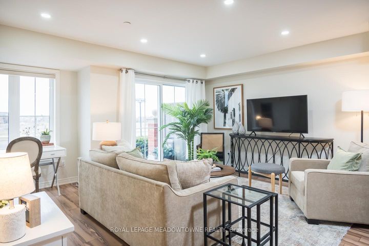 Photo 5 at 10 - 51 Hays Boulevard, RO River Oaks, Oakville