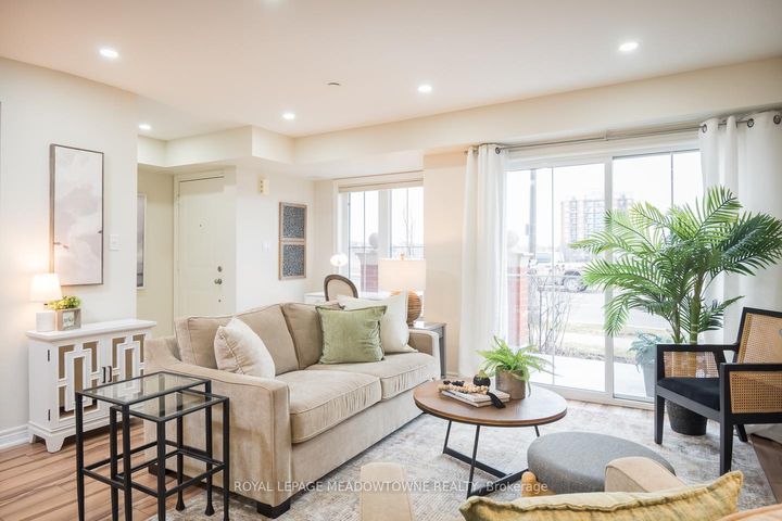 Photo 8 at 10 - 51 Hays Boulevard, RO River Oaks, Oakville