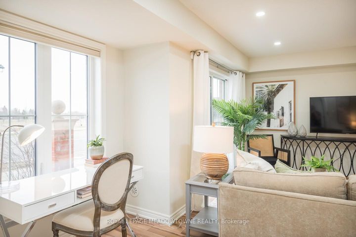 Photo 9 at 10 - 51 Hays Boulevard, RO River Oaks, Oakville