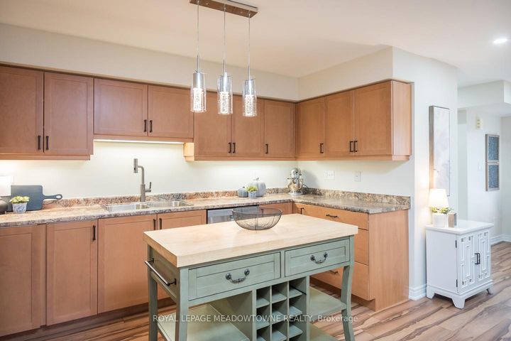 Photo 16 at 10 - 51 Hays Boulevard, RO River Oaks, Oakville