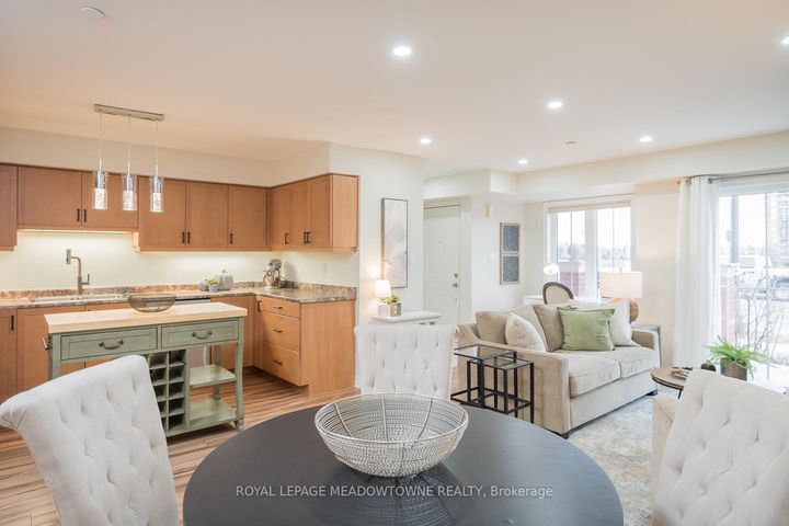 Photo 18 at 10 - 51 Hays Boulevard, RO River Oaks, Oakville