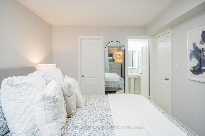 Photo 21 at 10 - 51 Hays Boulevard, RO River Oaks, Oakville