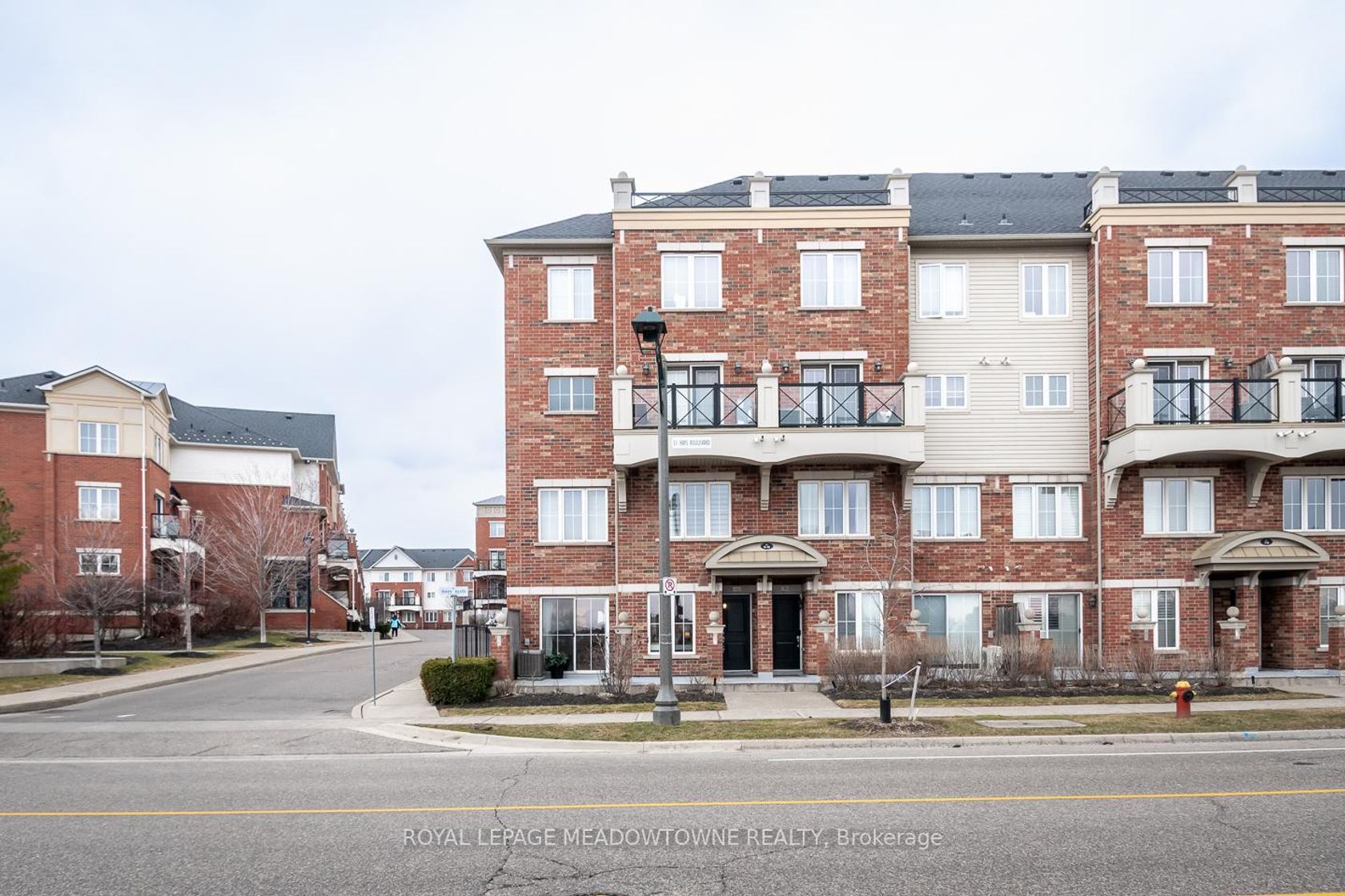 10 - 51 Hays Boulevard, RO River Oaks, Oakville by Loree Meneguzzi Real Estate 10 - 51 Hays Boulevard, RO River Oaks, Oakville