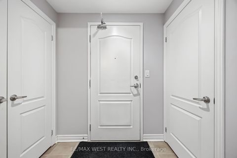 Photo 2 at 32 - 3905 Major MacKenzie Drive, Vellore Village, Vaughan