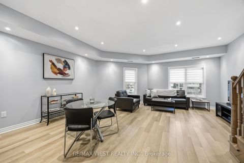 Photo 4 at 32 - 3905 Major MacKenzie Drive, Vellore Village, Vaughan