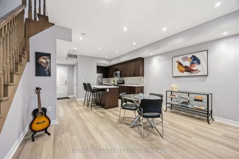 Photo 5 at 32 - 3905 Major MacKenzie Drive, Vellore Village, Vaughan